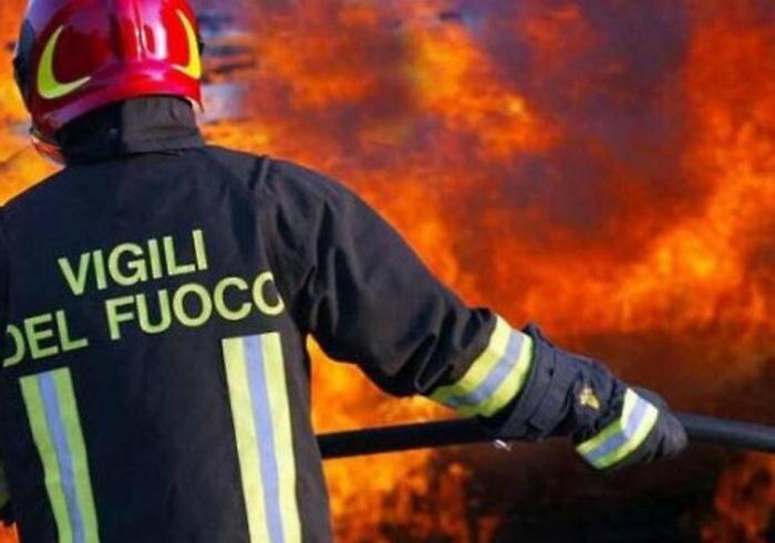 Agrigento, domato dopo 24 ore incendio in magazzino  Flexo Bags