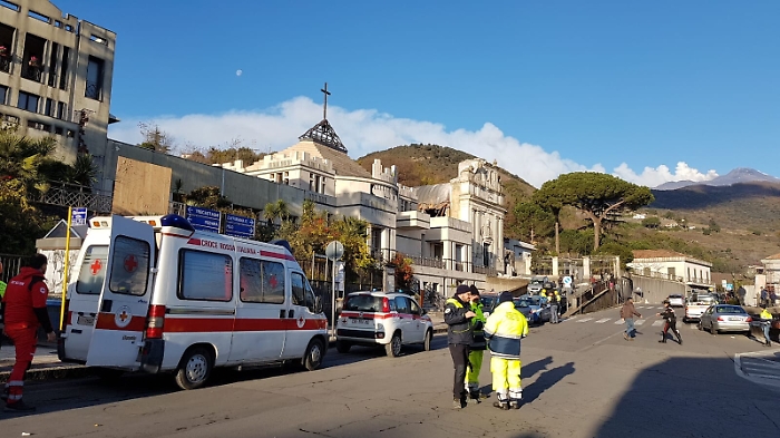 Sisma, lesioni ed attacchi di panico:fioccano chiamate a sala operativaIl governo: &laquo;Assisteremo sfollati&raquo;