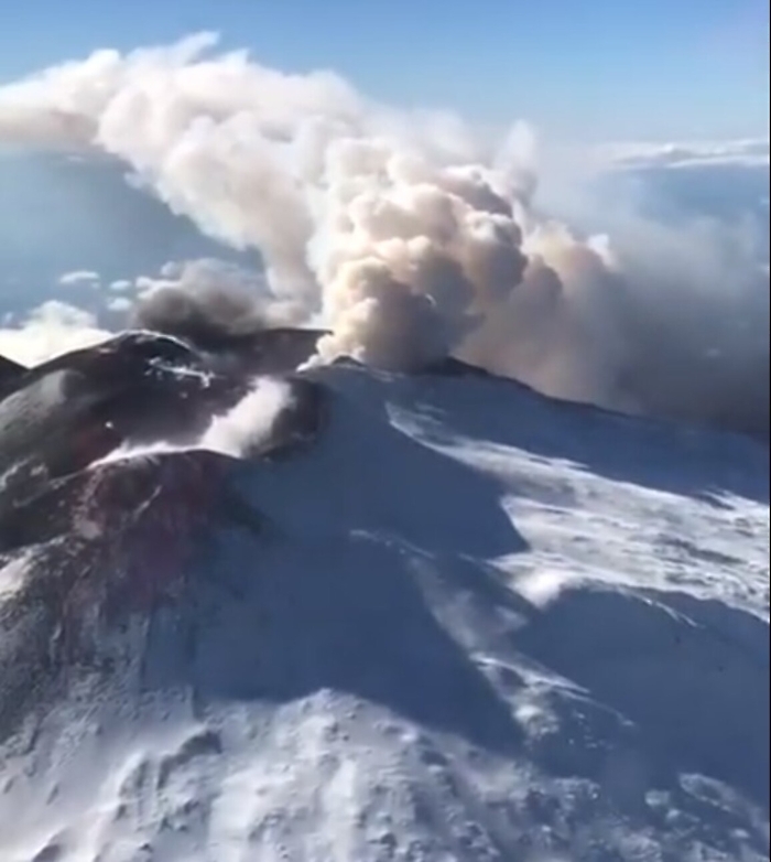 Etna, l'Ingv: &laquo;Forte sismicit&agrave; non ci lascia tranquilli, possibile l'apertura di nuove bocche a quote minori&raquo;