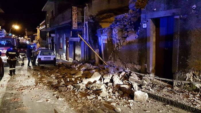 Terremoto a Catania, paura per una scossa di 4.8, 28 feriti e almeno 600 sfollati