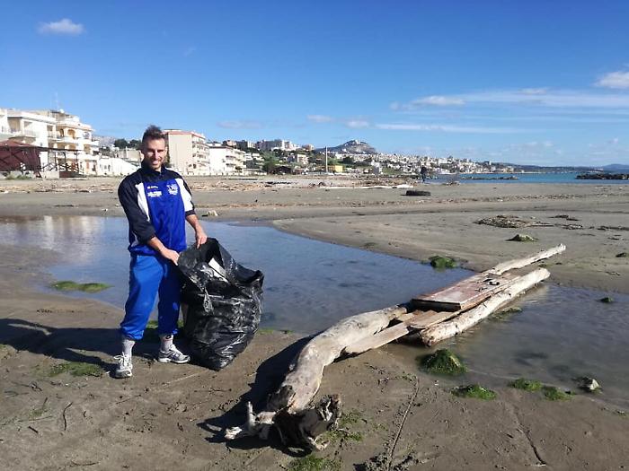 Dalla Liguria a Sciacca per pulire le spiagge