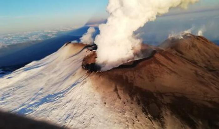 Etna sempre "sveglio" con eruzione ma si attenua attivit&agrave; sismica