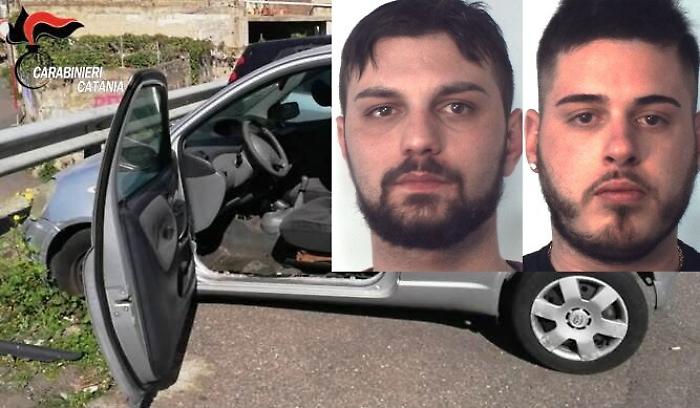 Catania, droga nascosta in auto abbandonata: spacciatori arrestati