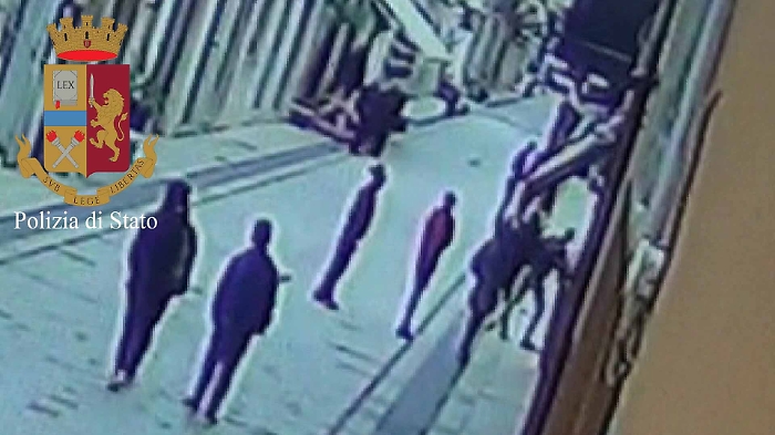 Vittoria, due aggressioni omofobedi "branco": indagati 11 minorenni