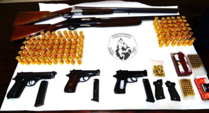 Catania, un arsenale nel sottotetto di un palazzo a Librino: sequestrato