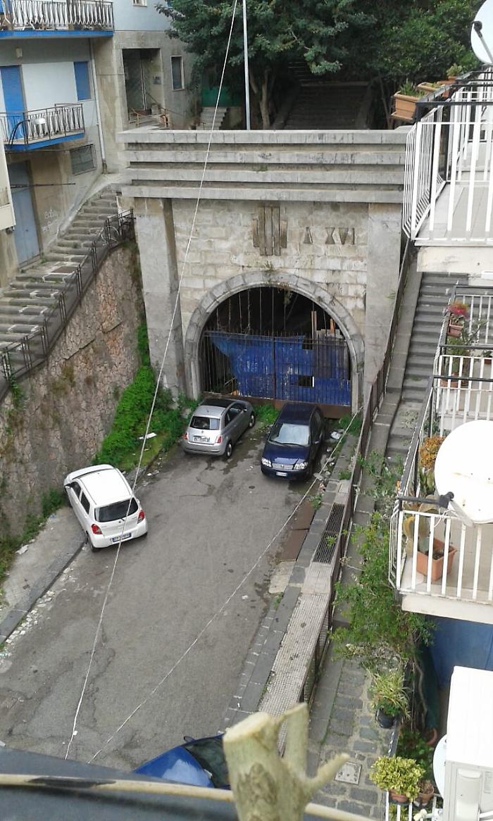 Messina: "L' ingresso di via D&rsquo;Amore della galleria Santa Marta &egrave; un porcilaio"