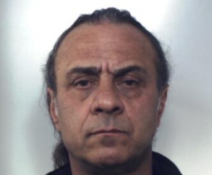 Randazzo, manda gi&ugrave; un profilattico pieno di cocaina: arrestato