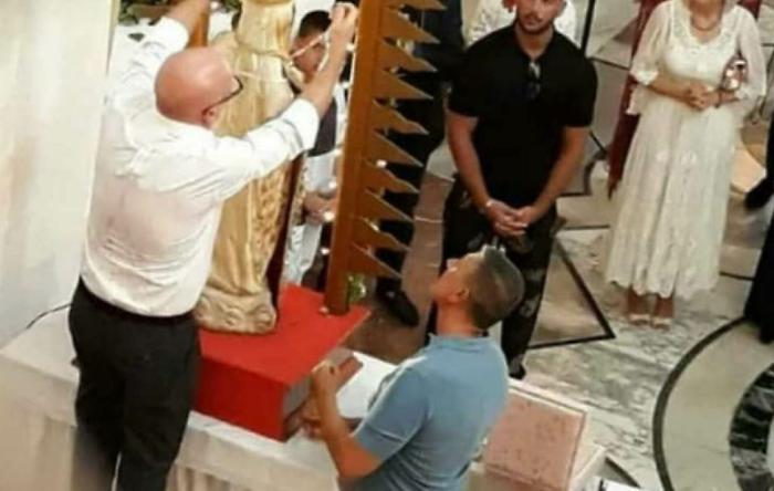 Il mistero della collana donata da D&amp;G e requisita dal vescovo