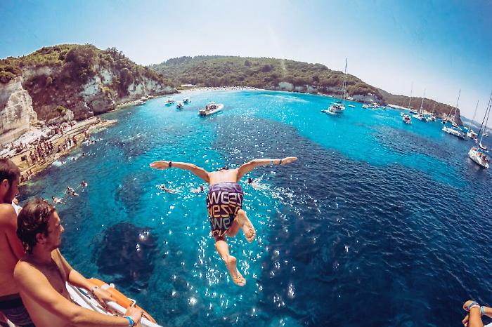 Eppure si parte, la crisi non frena i viaggi: le isole di Grecia e Spagna le mete preferite dai giovani catanesi