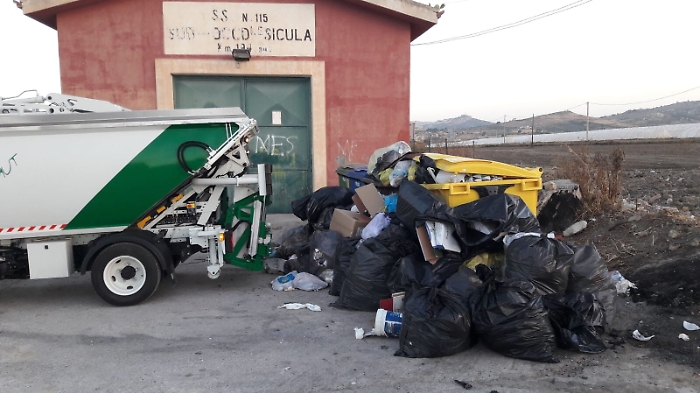 Contrada Misita e Zingarello: ripristinate le isole ecologiche