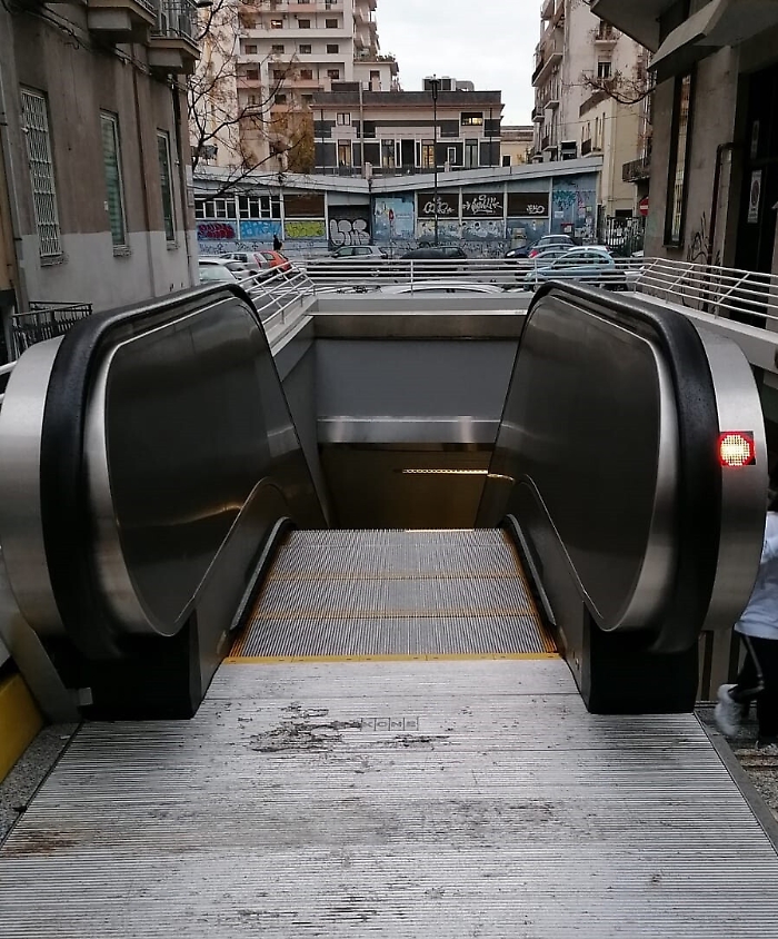 Metro Catania, fermata Italia: la scala mobile funziona un giorno s&igrave; e due no