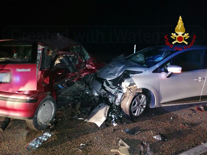 Catania, scontro fra due auto nella notte sulla Ss 192: grave 19enne