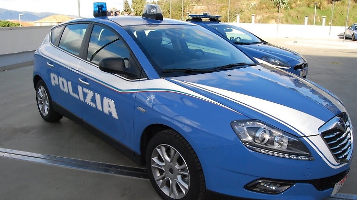 Catania, rapin&ograve; farmacia armato di coltello: arrestato