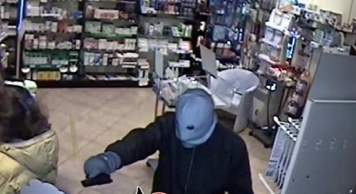Lentini: arrestati subito dopo la rapina in farmacia, uno ha solo 16 anni