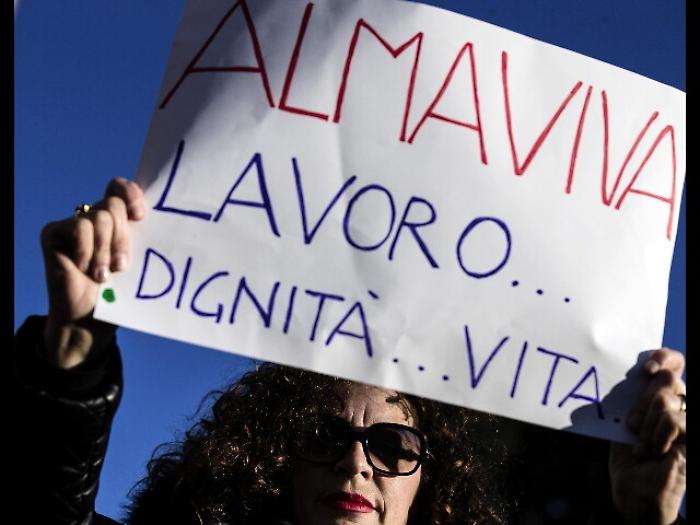 Lavoro: 900.000 licenziamenti 2016,+5,7%