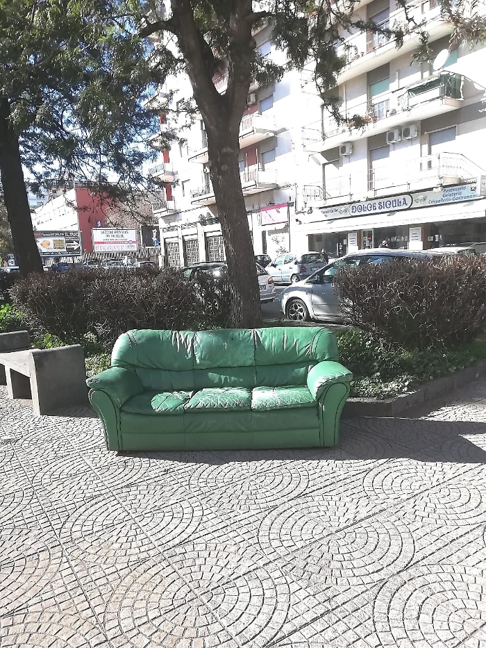 "Arredo urbano". Largo Carmelo Mendola, Catania