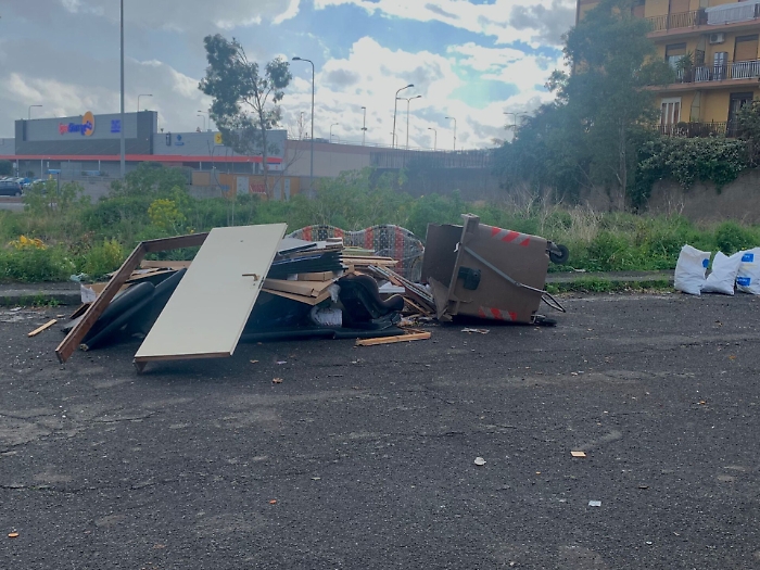 Catania: nuove discariche "nascono" al viale Mediterraneo