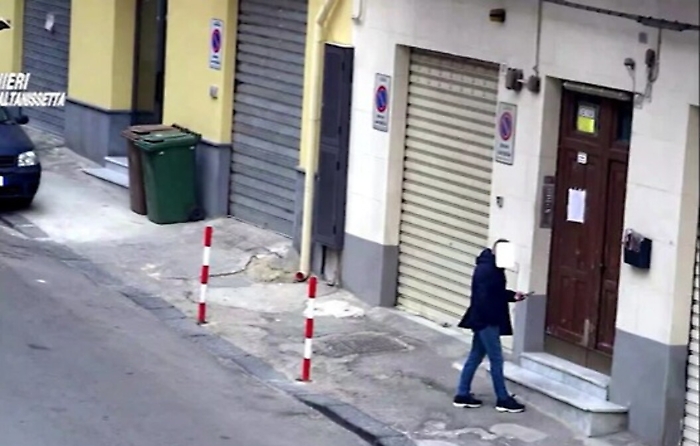 Blitz antidroga smantella piazze dello spaccio tra Caltanissetta e Catania: 11 arresti