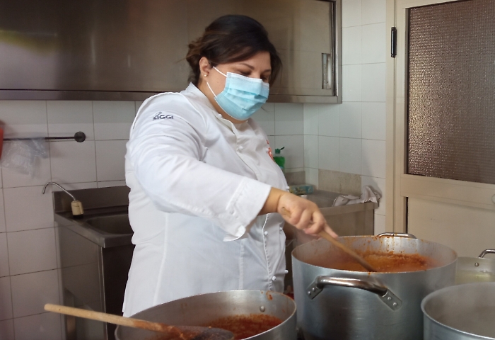Il gesto d'amore della &ldquo;regina&rdquo; di Masterchef: Valeria Raciti ai fornelli per il pranzo solidale