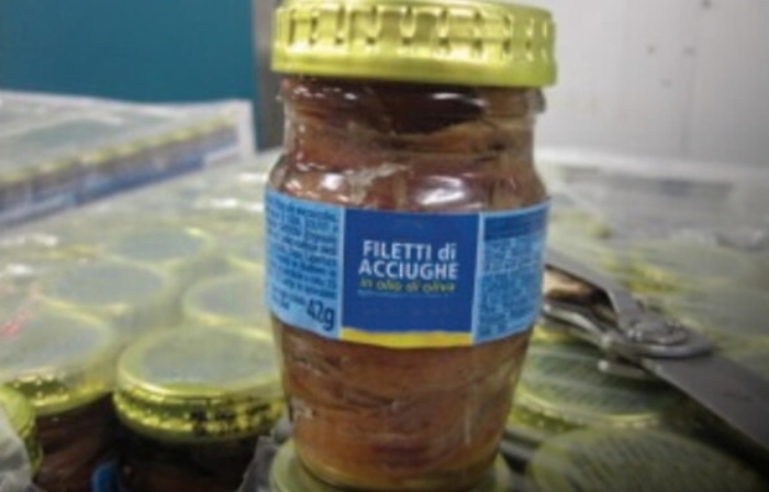 Sciacca, acciughe sott'olio vendute come siciliane erano contraffatte