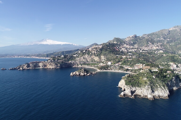 Droni e satelliti per tutelare le microspiagge del Mediterraneo