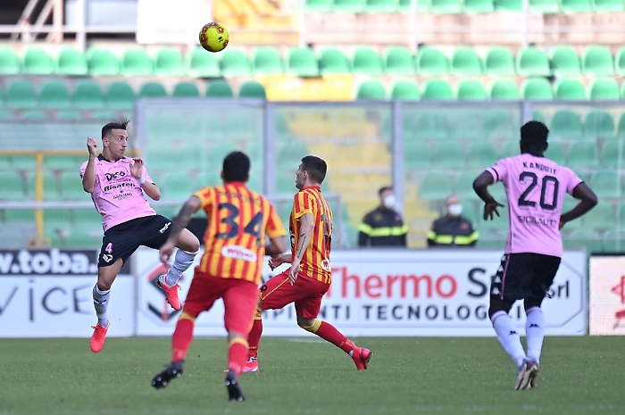 Serie C, Palermo ko in casa: vince il Catanzaro 2-1