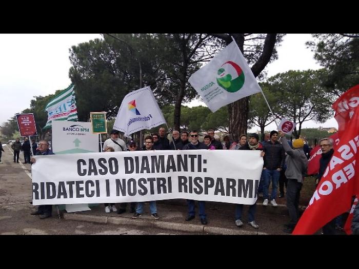Banco Bpm, protesta su caso diamanti