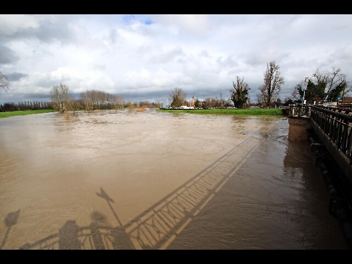 Maltempo, chiusi ponti sul Secchia