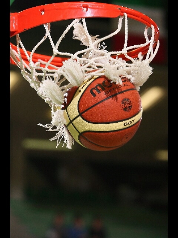 Basket:Milano in finale della Supercoppa