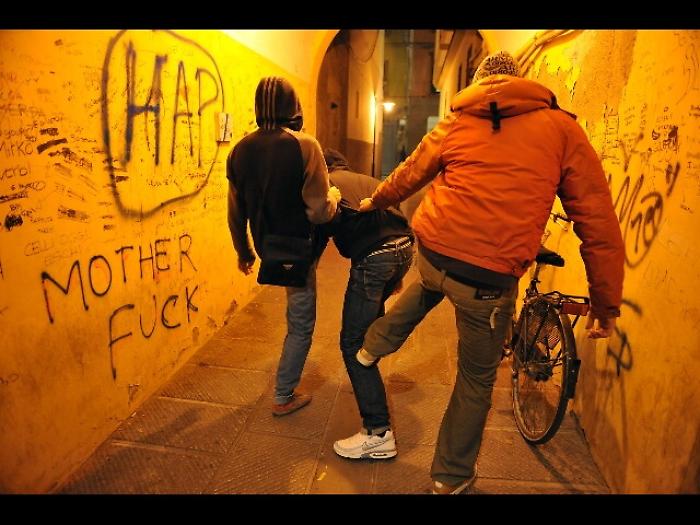 San Cataldo, sfregiarono al viso e picchiarono un ragazzino, arrestati quattro bulli