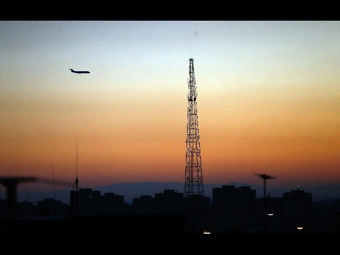 Iran: si cerca l'aereo schiantato ieri