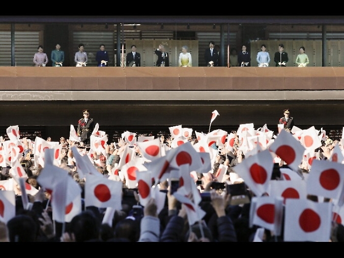 Giappone: folla per auguri imperatore