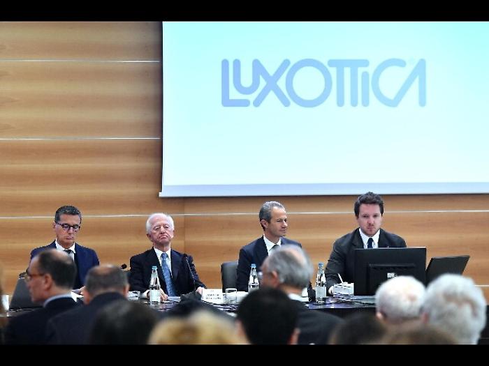 Cina dice s&igrave; a fusione Essilor-Luxottica
