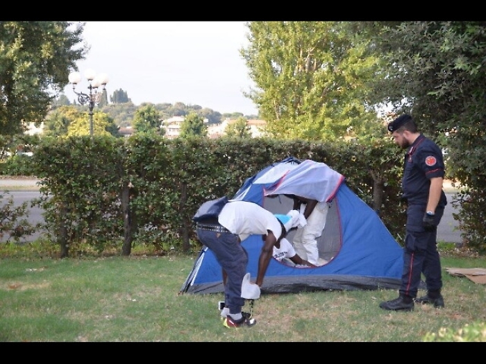 Operazione anti bivacco in parco Cascine