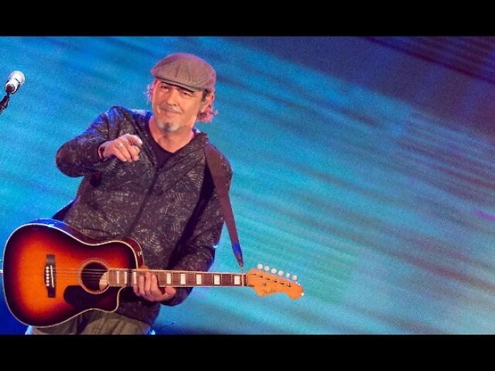 Luca Carboni in concerto al Teatro Antico di Taormina: oltre quarant'anni di successi e nuove canzoni