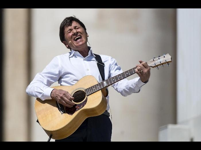 Gianni Morandi far&agrave; 16 concerti al Duse