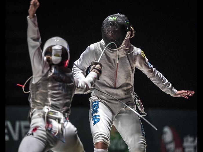 Scherma: argento per azzurre fioretto