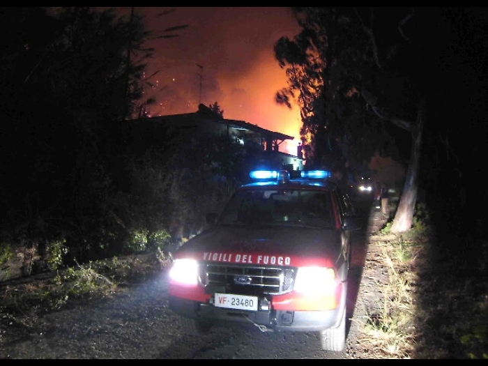 Catania: incendio in un palazzo di viale Moncada, persone sui balconi