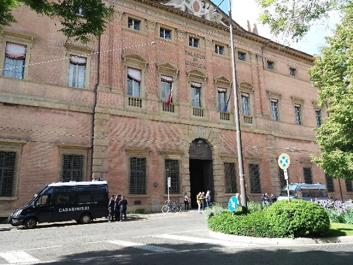 Agenti rapinarono pusher, condannati