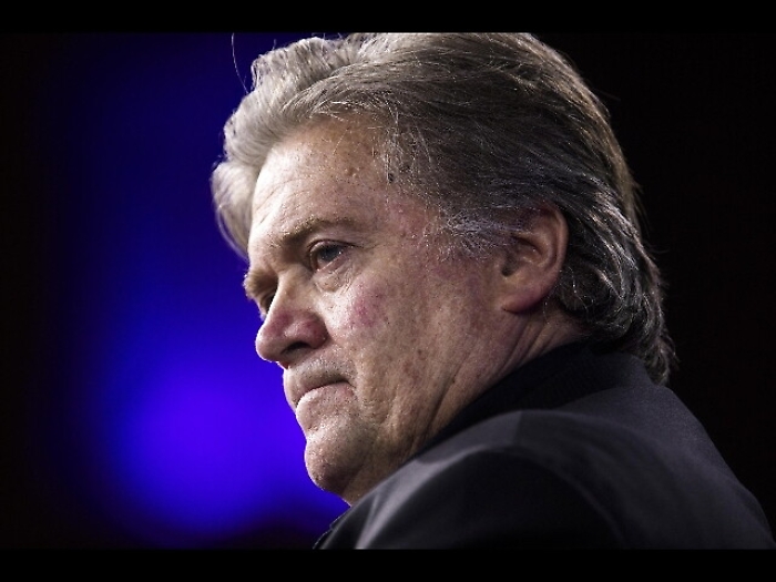 Miliardaria sponsor Bannon lo sconfessa