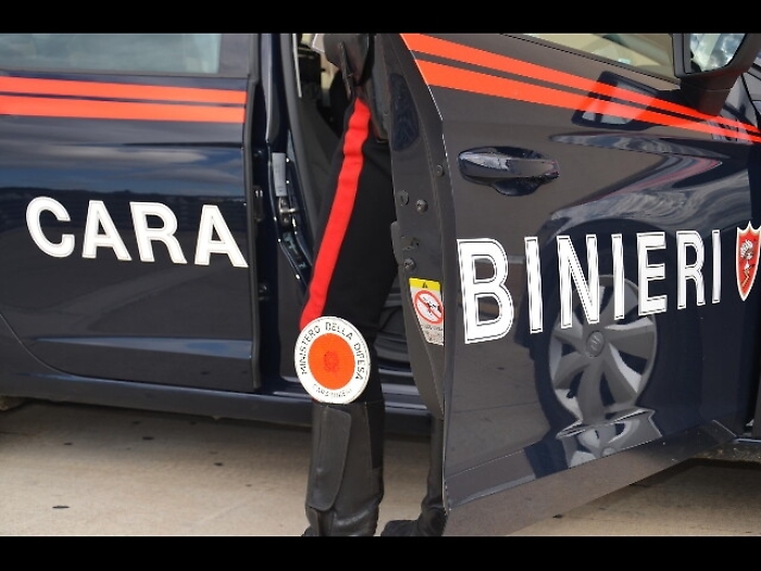 Ubriaca prende a morsi un carabiniere