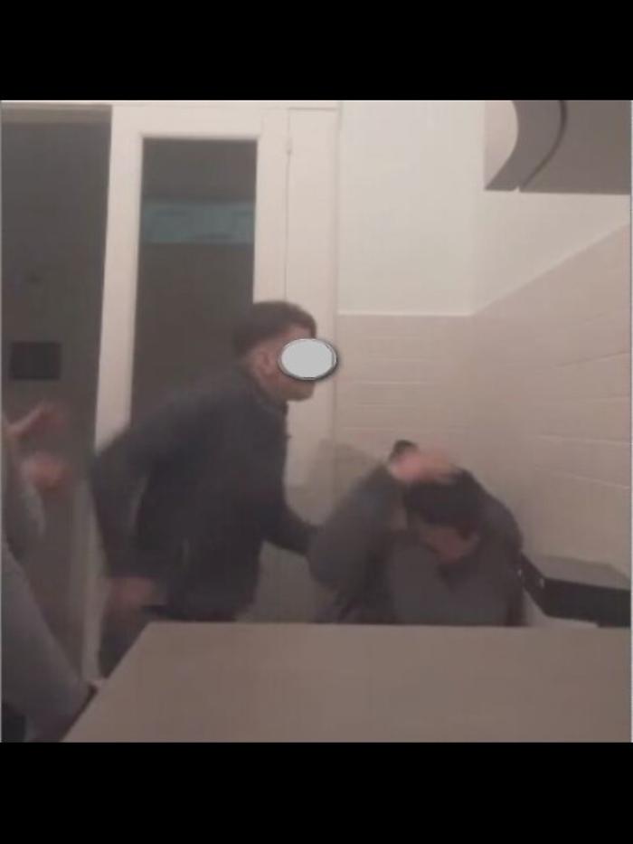 Trappola a pedofilo,picchiato diretta Fb