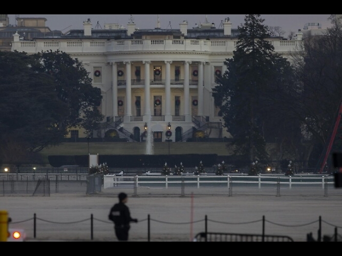 Usa: uomo si da fuoco vicino Casa Bianca