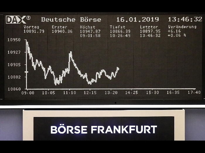 Borsa: Europa frena, Milano -0,4%