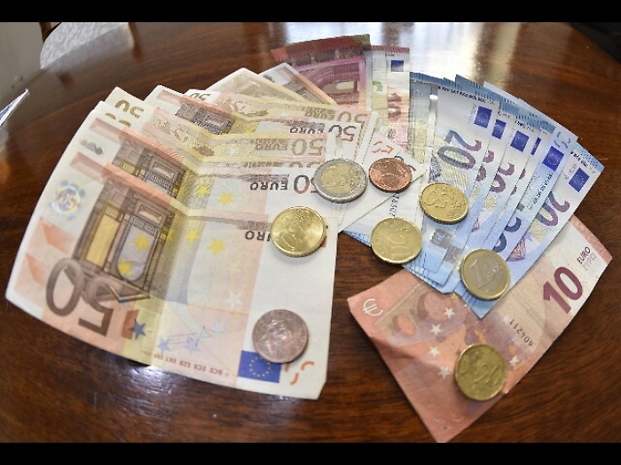 Sottrae denaro a malati, nei guai legale