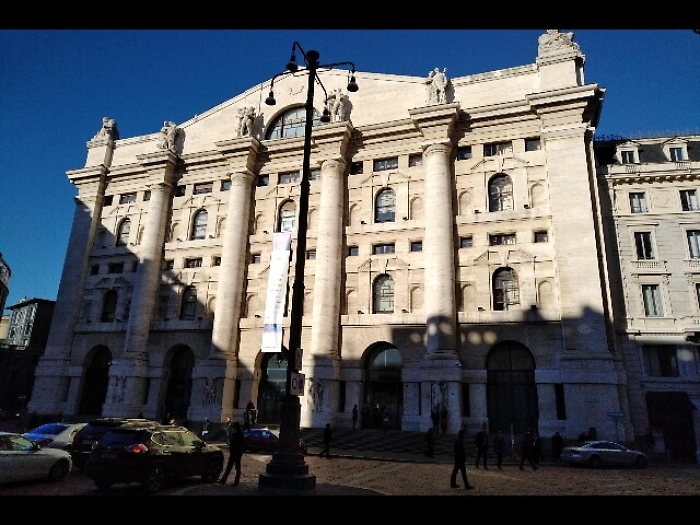 Borsa: Milano chiude in calo (-1,82%)