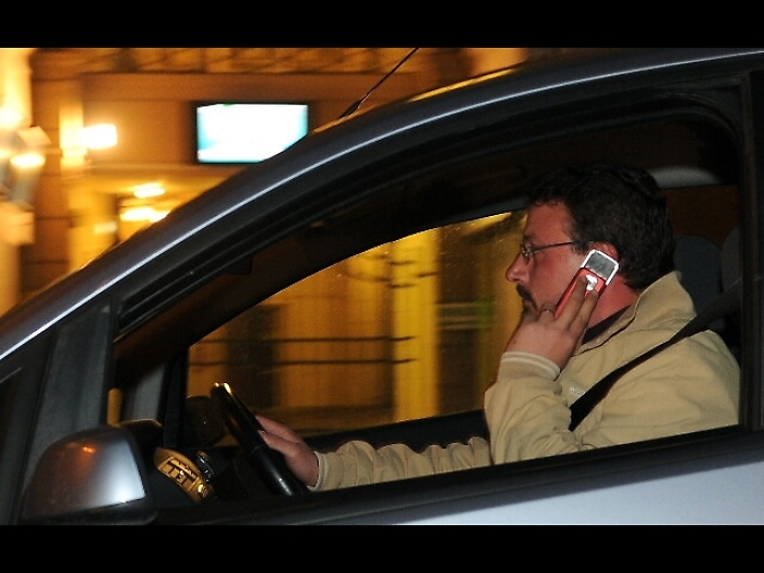 Incidenti: se causa cellulare, sequestro