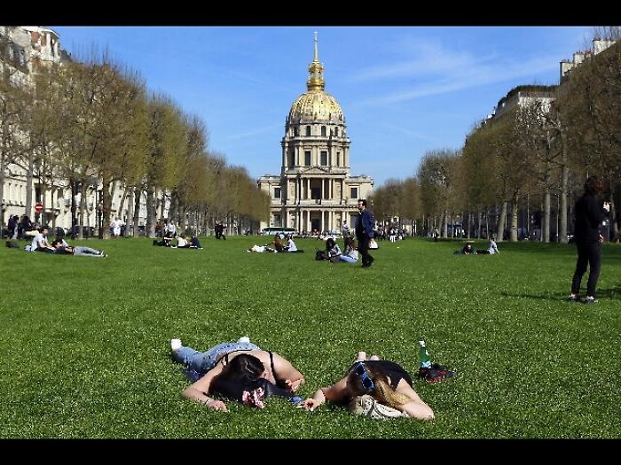 Allerta caldo e smog, Parigi boccheggia