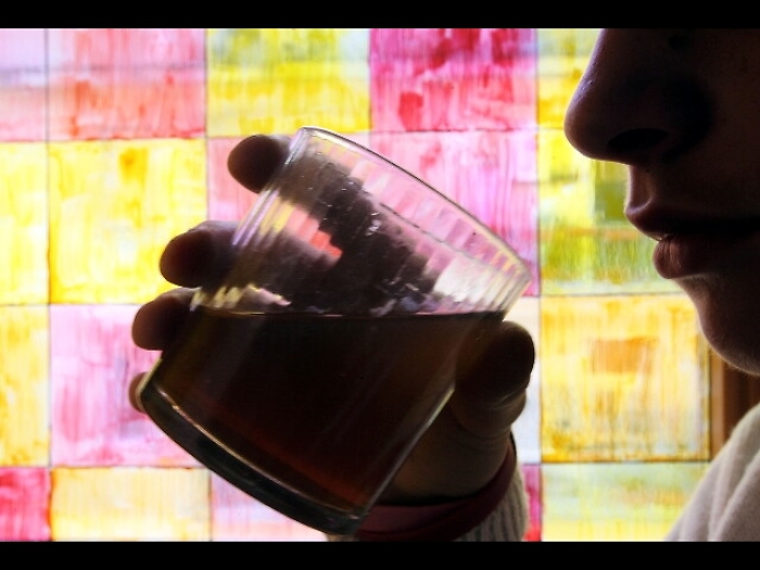 Ragazza in coma etilico, sospesa licenza