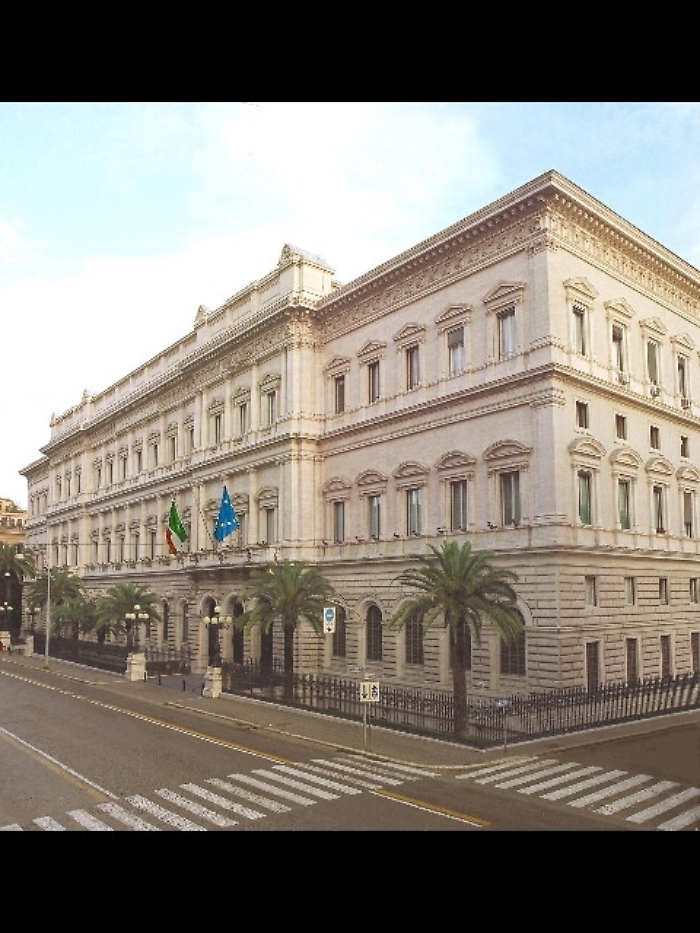 Tassi gi&ugrave; in asta Btp, 10 anni a minimo